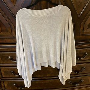 Lululemon poncho one size excellent condition.